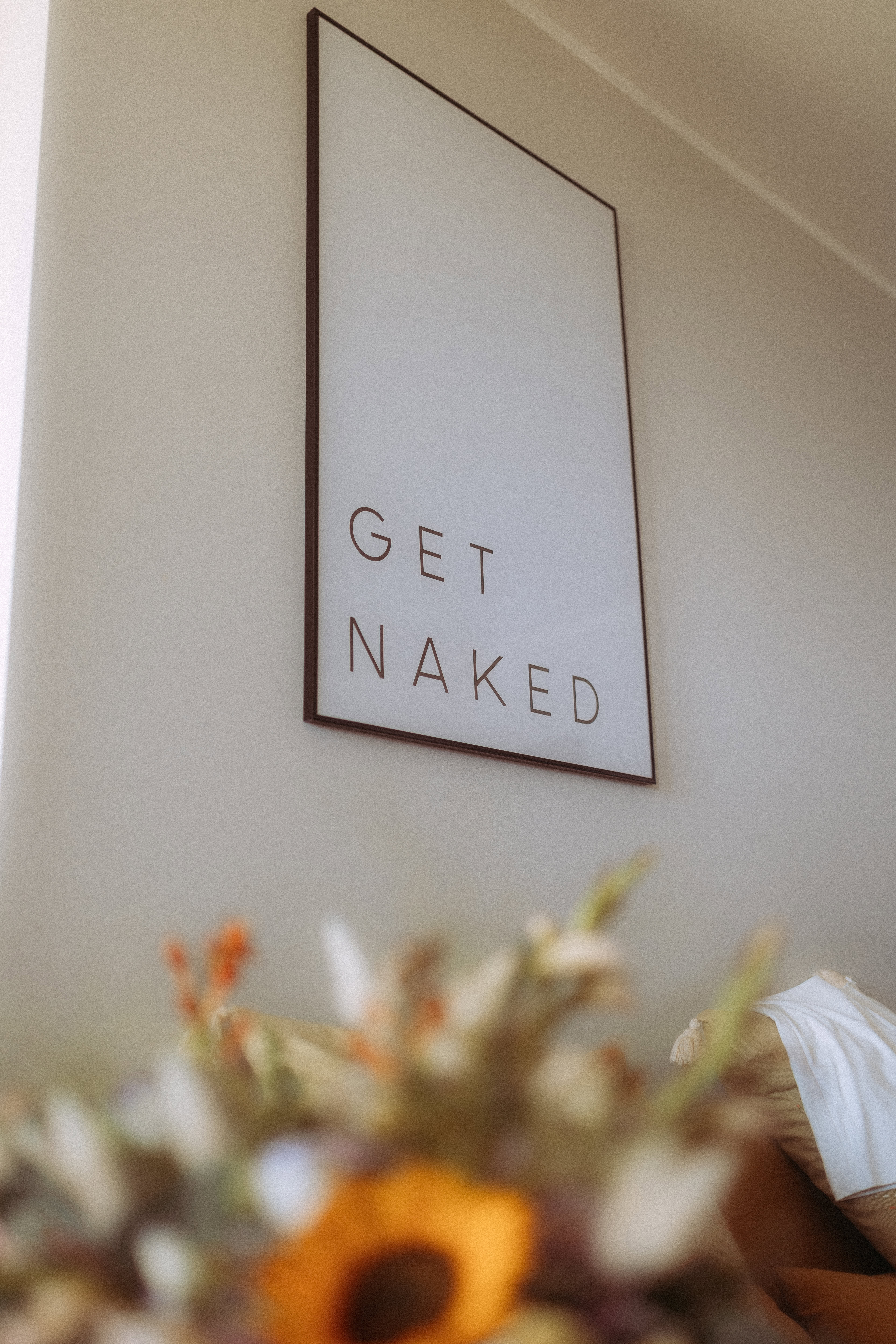 Dekorative Wandkunst mit der Aufschrift 