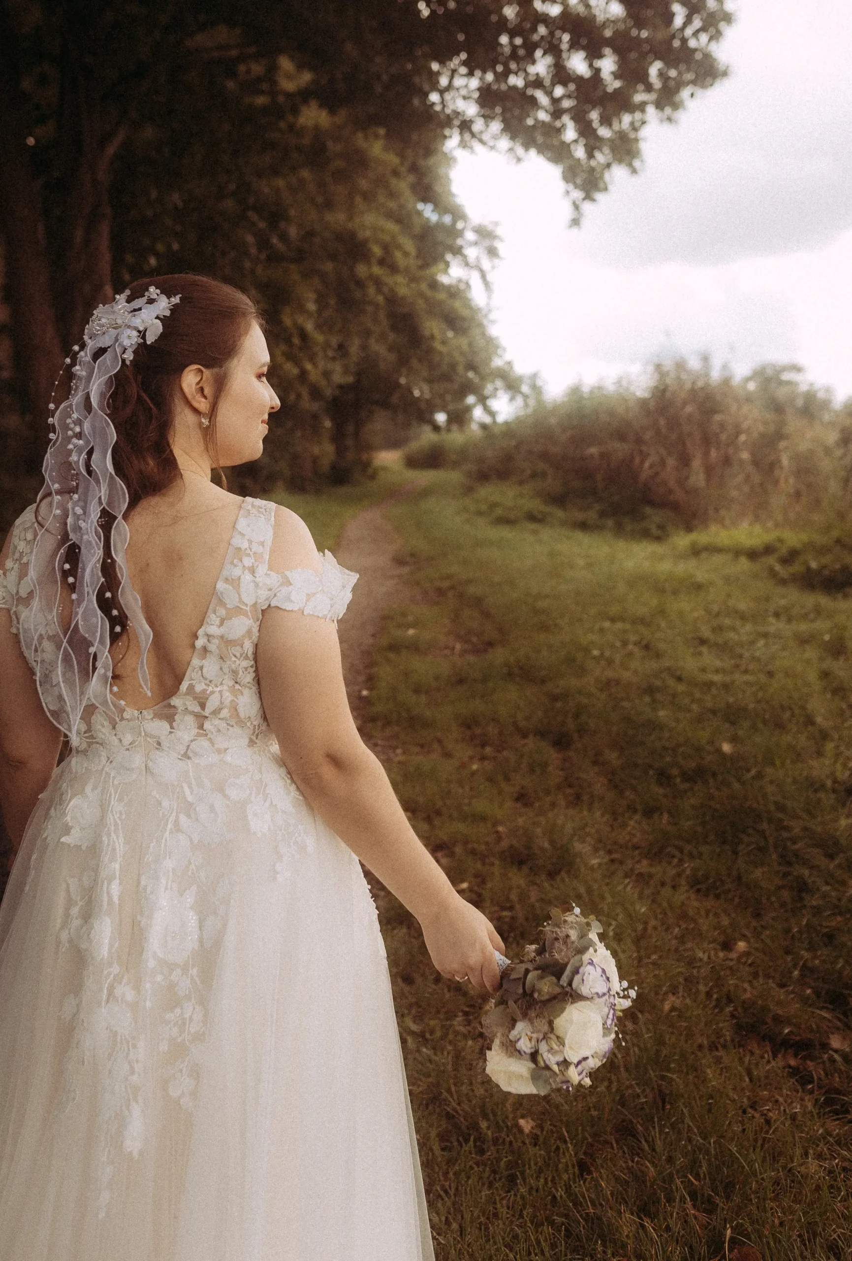 Braut im Hochzeitskleid, Schwerin