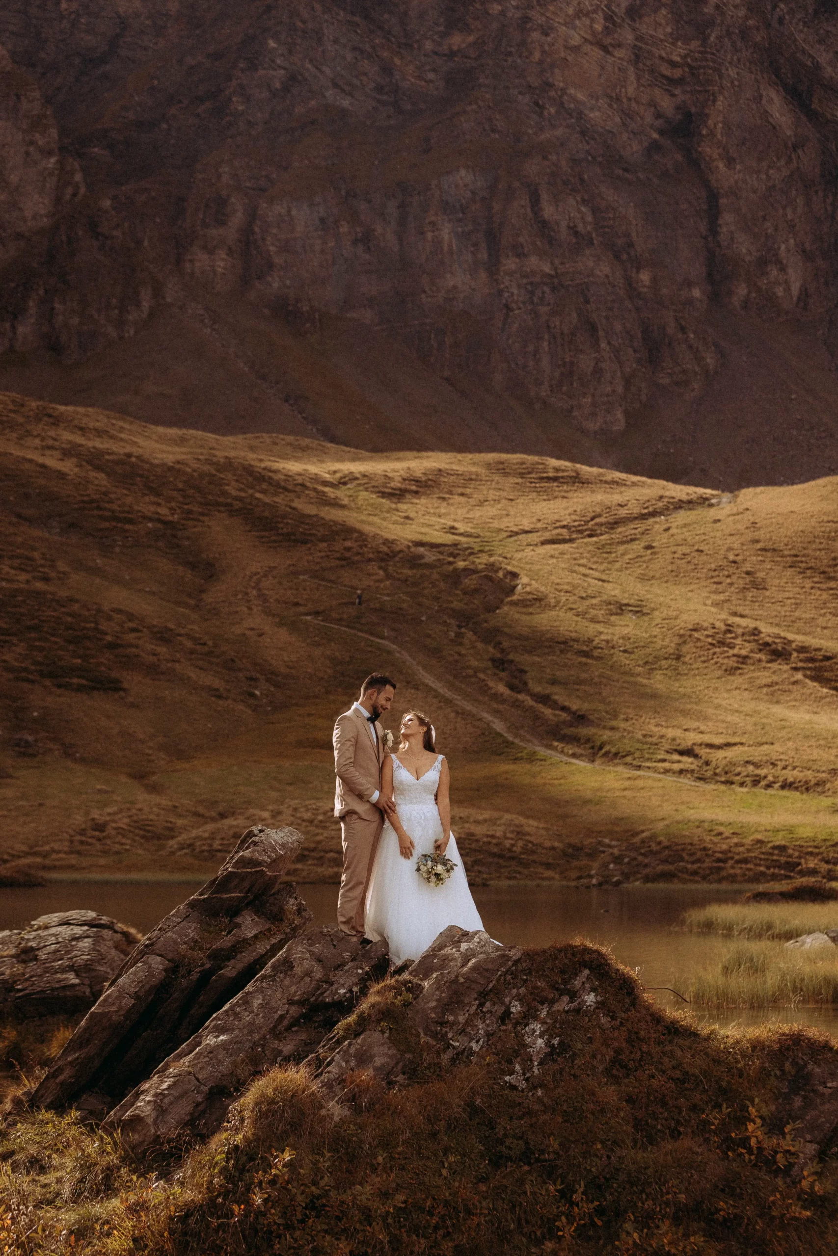 Hochzeitsfotograf: Brautpaar in den Bergen