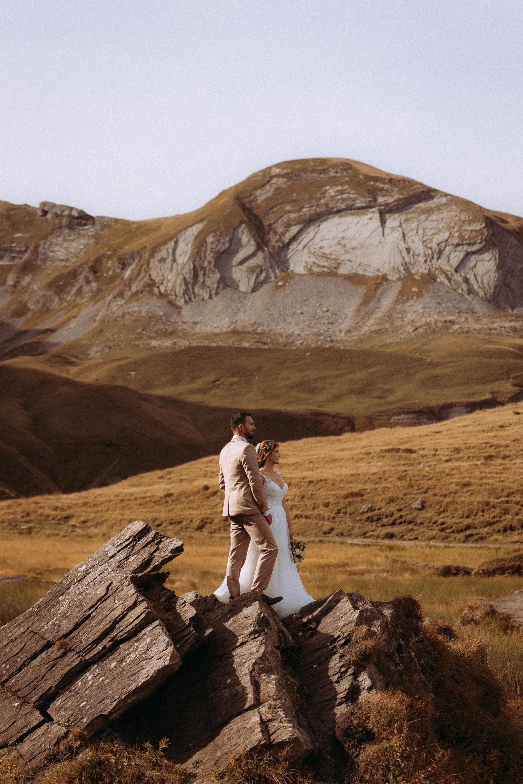 Hochzeitsfotograf in Montenegro: Brautpaar in den Bergen