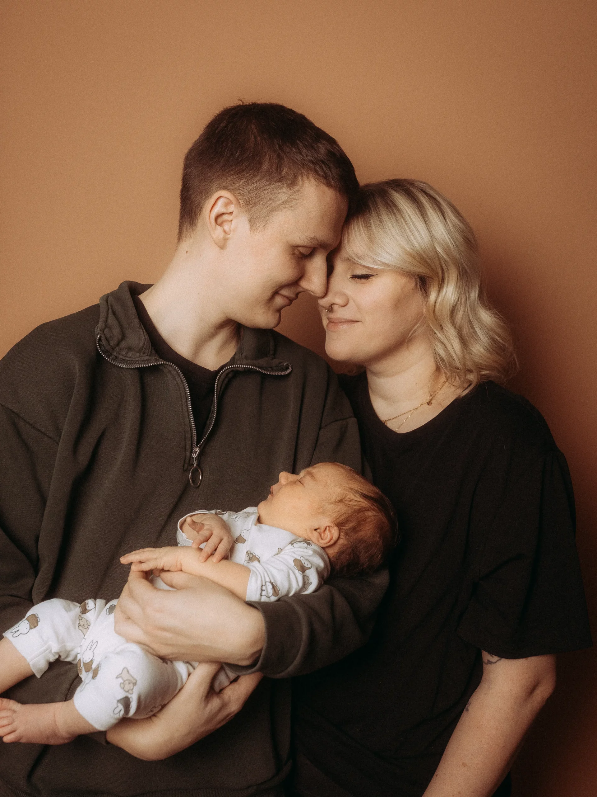 Familie mit Neugeborenem, Familienfotograf in Schwerin