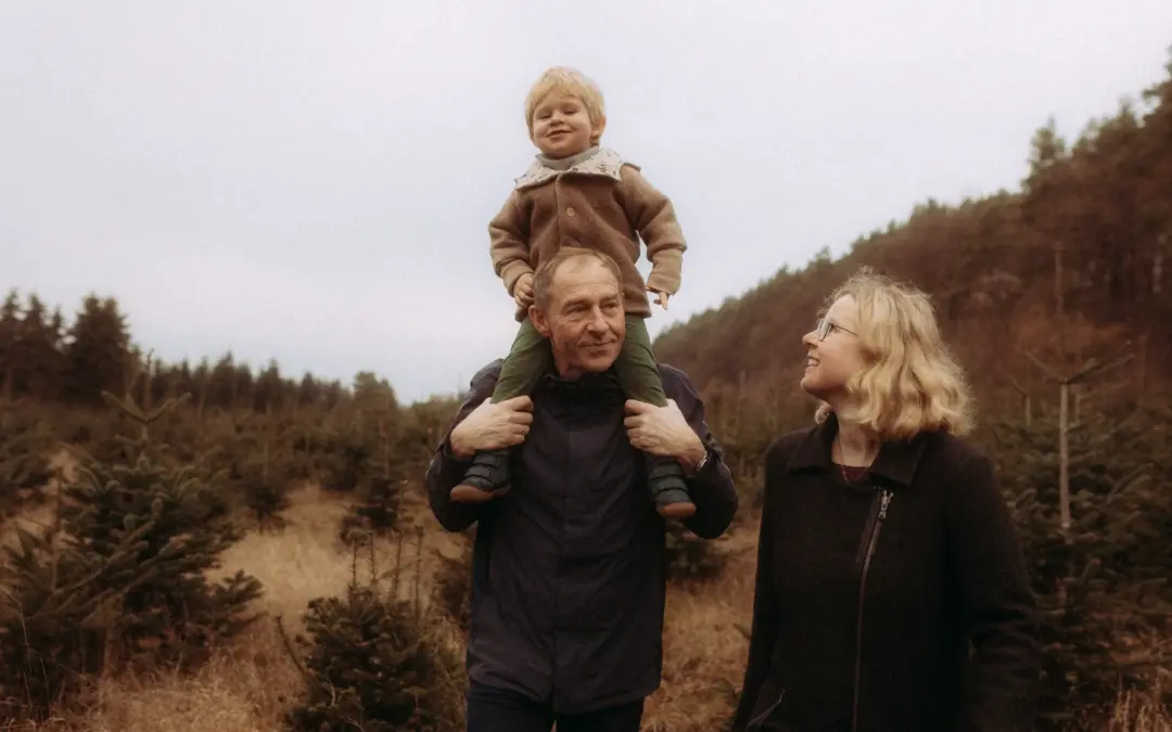 Weihnachtsshooting in Schwerin: So werden eure Familienfotos zum Fest warm & echt.